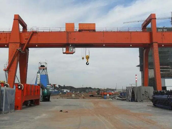 25噸雙主梁包廂龍門順利安裝中
