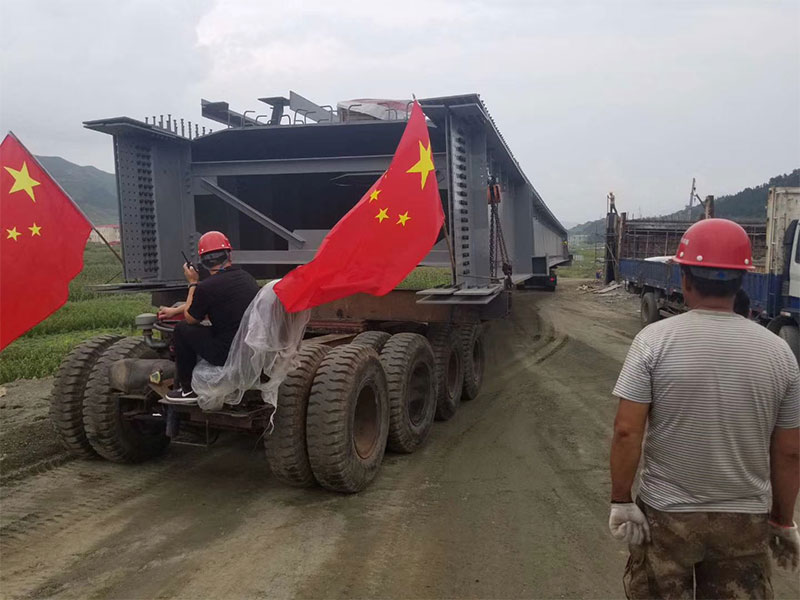 220噸運梁車運輸190噸鋼箱梁
